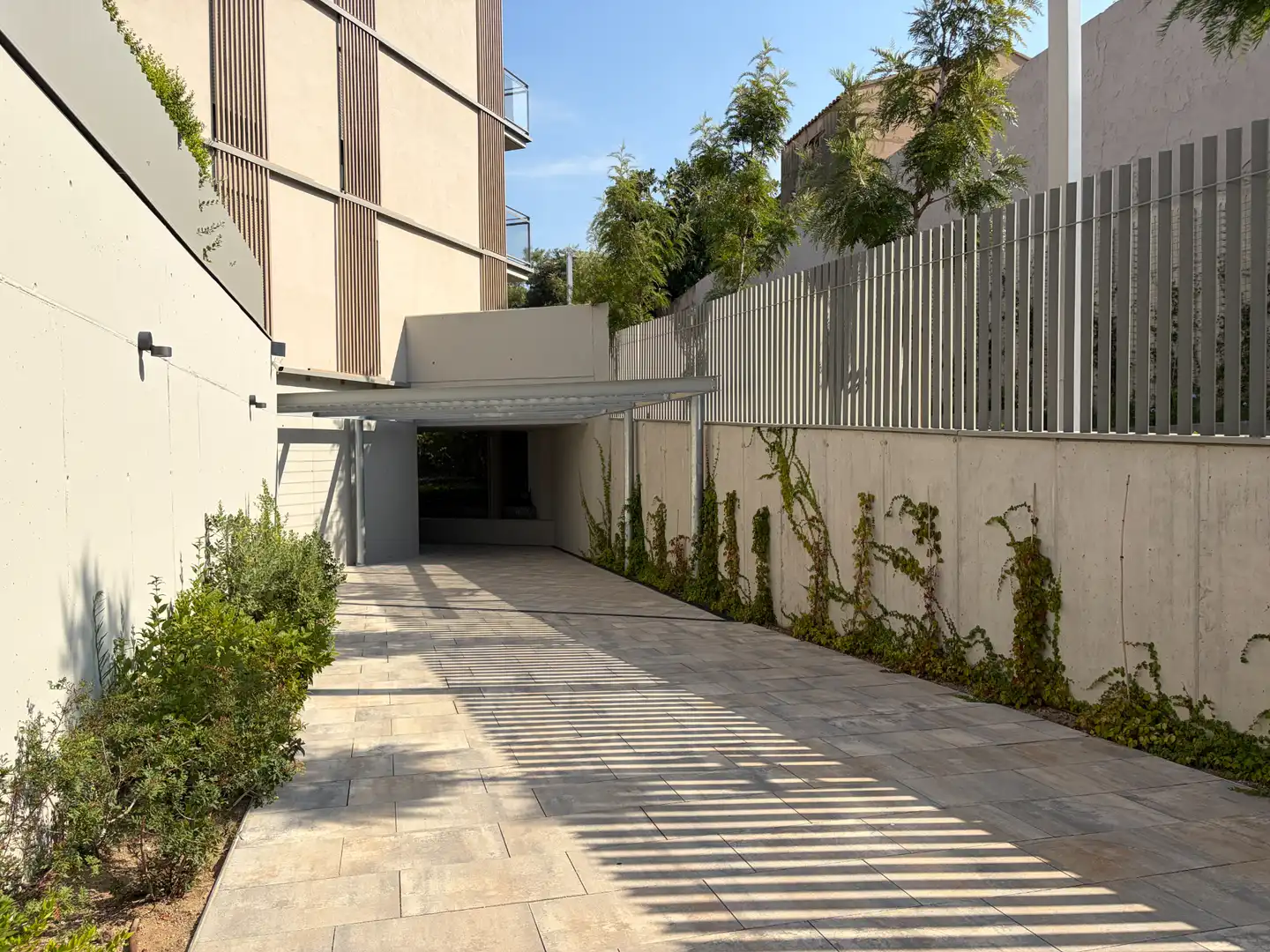 Parking of Flat for rent in Tiana  with Air Conditioner, Heating and Parquet flooring