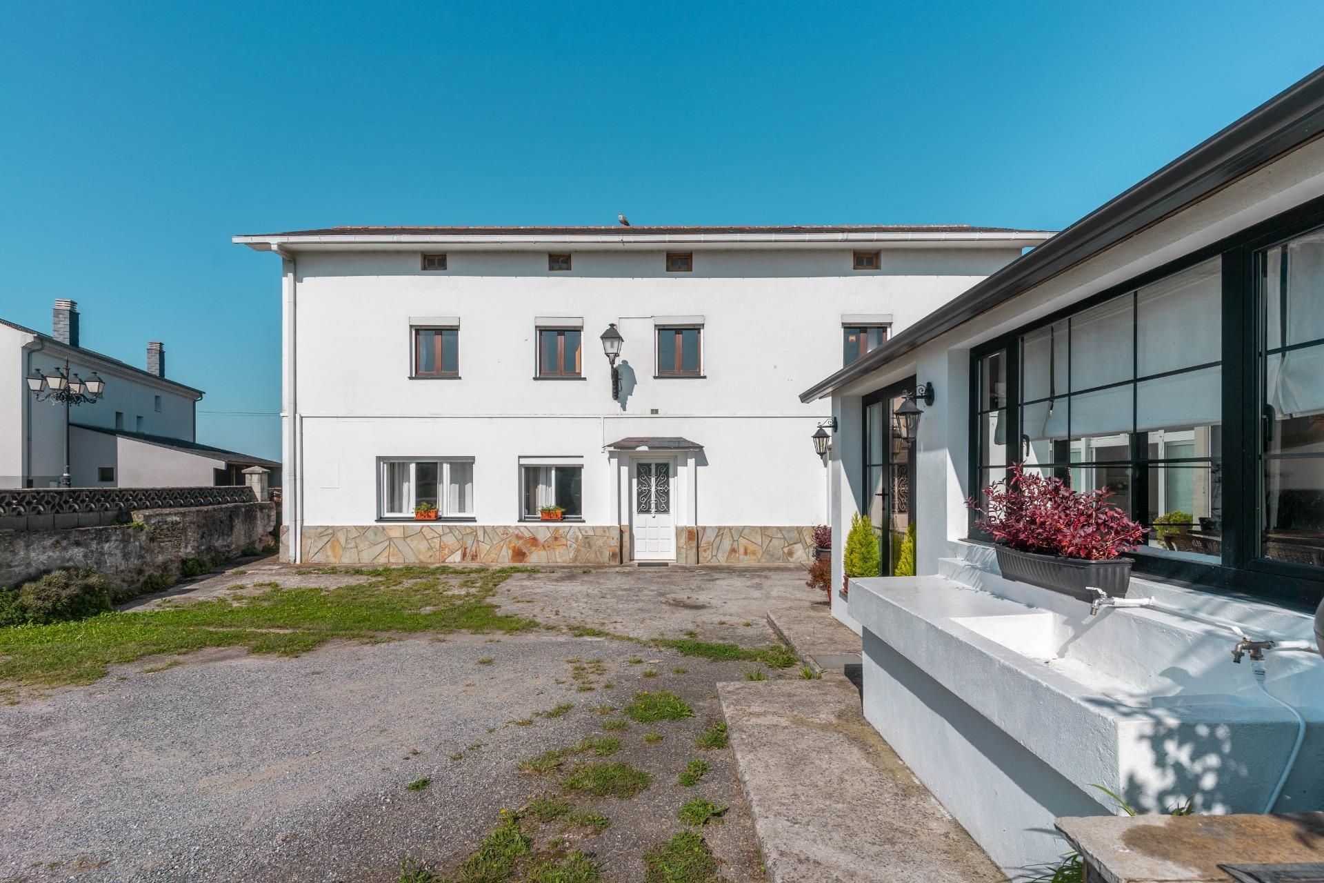 Exterior view of House or chalet for sale in Tapia de Casariego  with Heating and Private garden