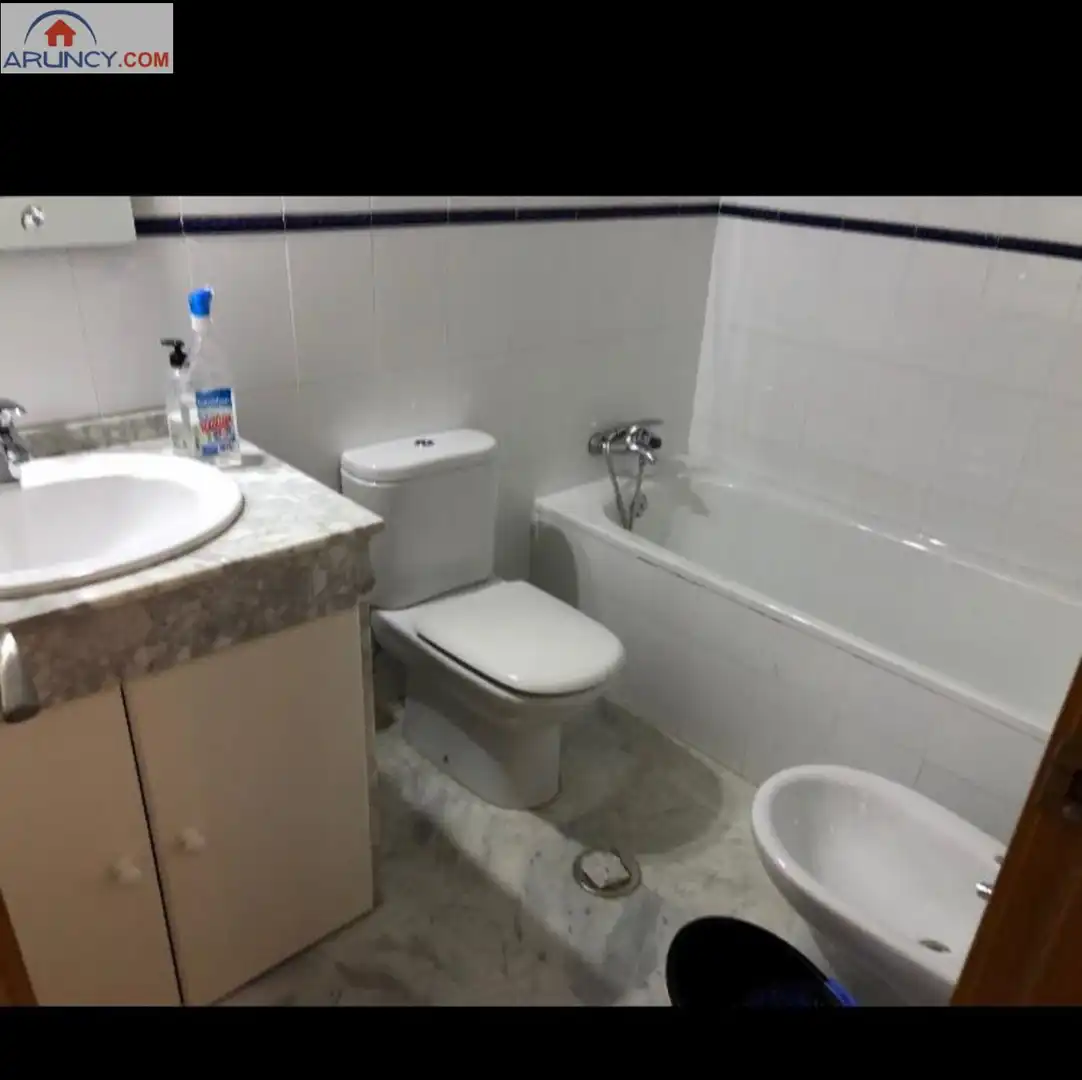 Baño de Dúplex de alquiler en Sevilla con Aire acondicionado, Calefacción y Terraza