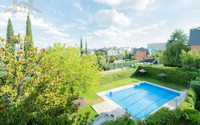 Schwimmbecken von Wohnung zum verkauf in Las Rozas de Madrid mit Terrasse