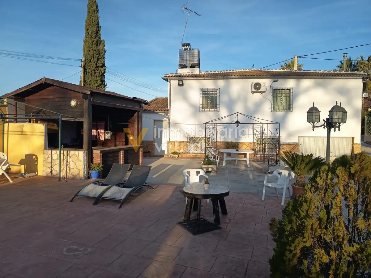 Vista exterior de Casa o chalet en venta en Lucena con Piscina y Amueblado
