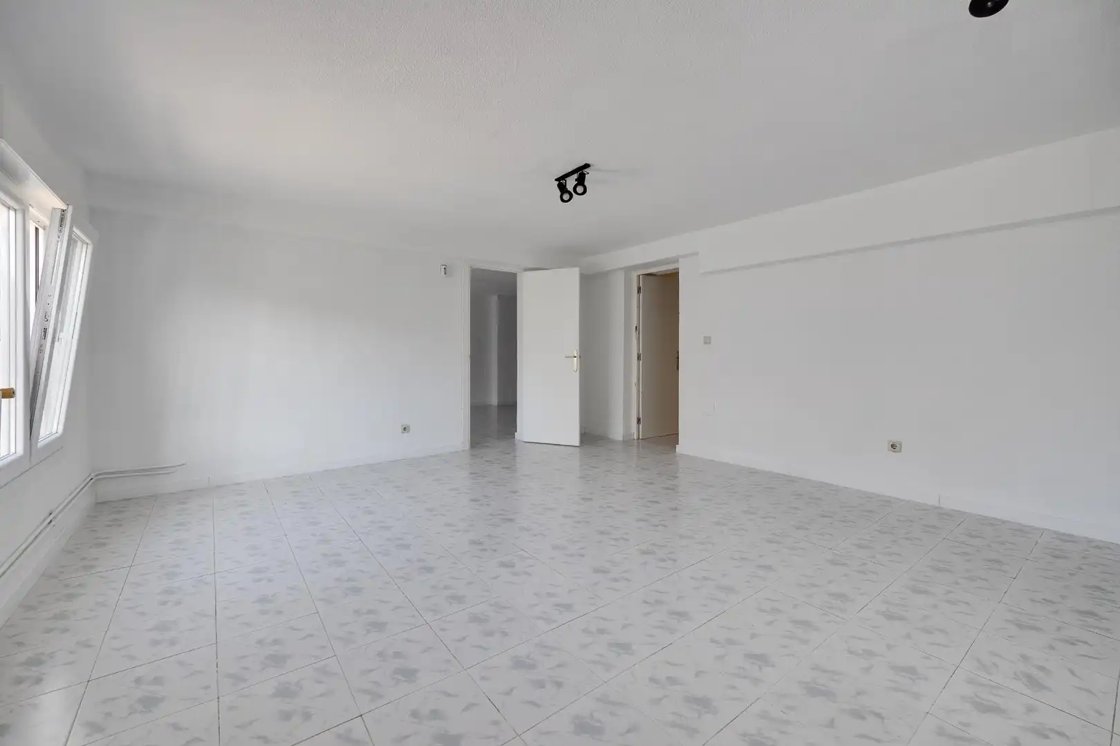 Casa aparellada amb terrassa en venda a Zona Carrefour - Urbanizaciones, imagen 24