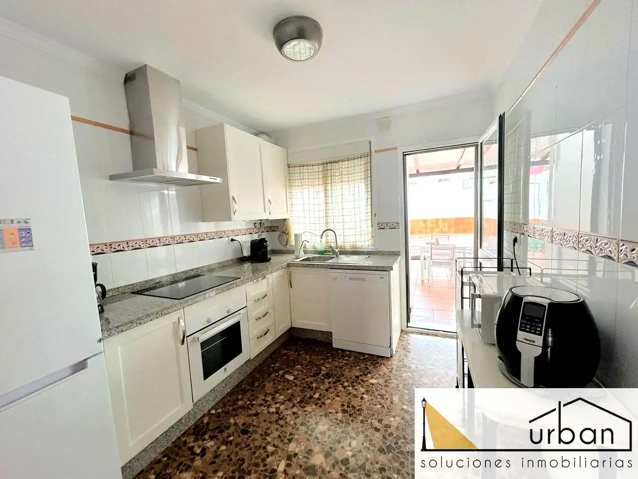 Küche von Haus oder Chalet zum Verkauf in Chipiona mit Klimaanlage, Privatgarten und Terrasse