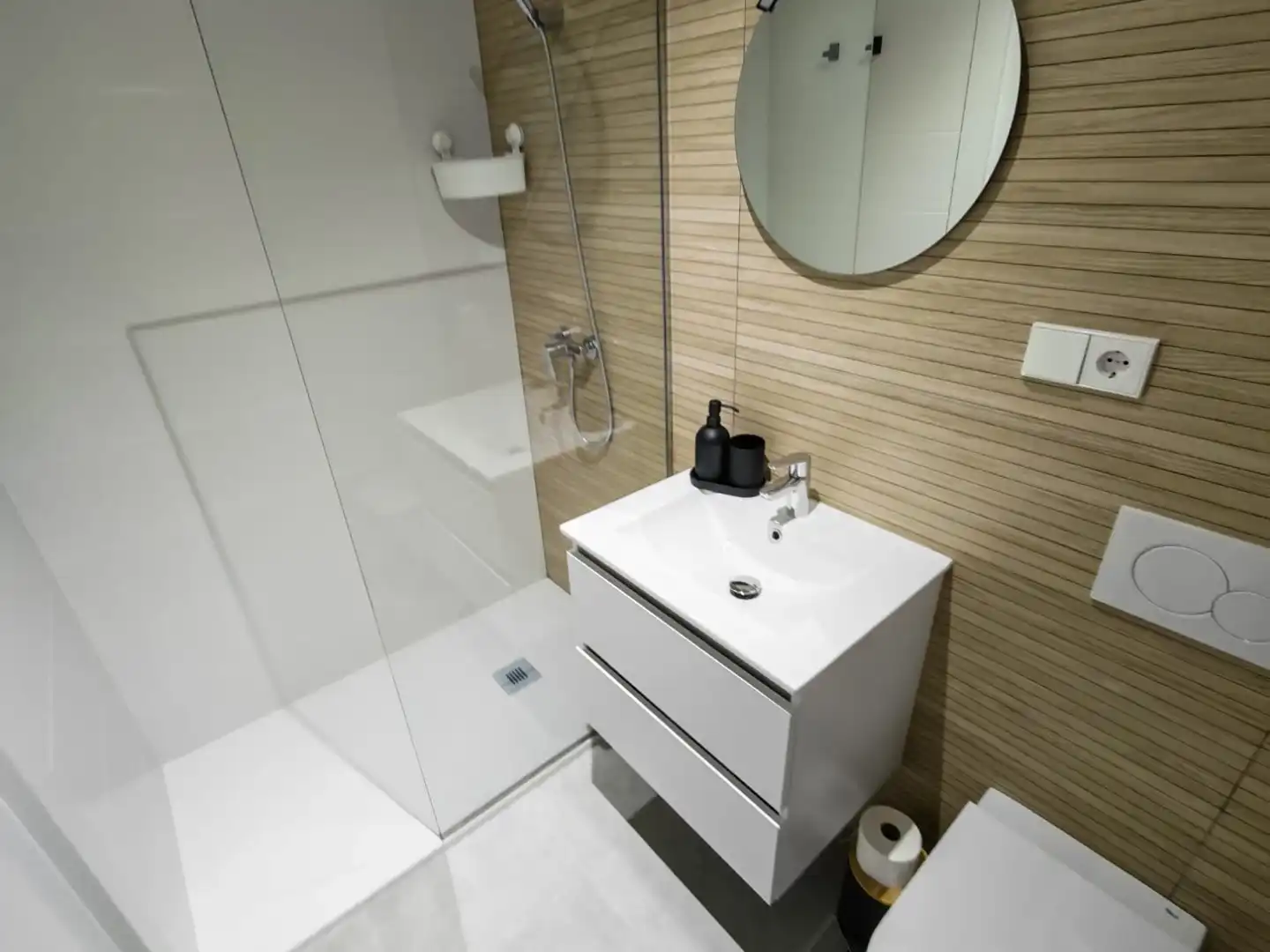 Badezimmer von Wohnungen zur Miete in Murcia mit Möbliert und Waschmaschine