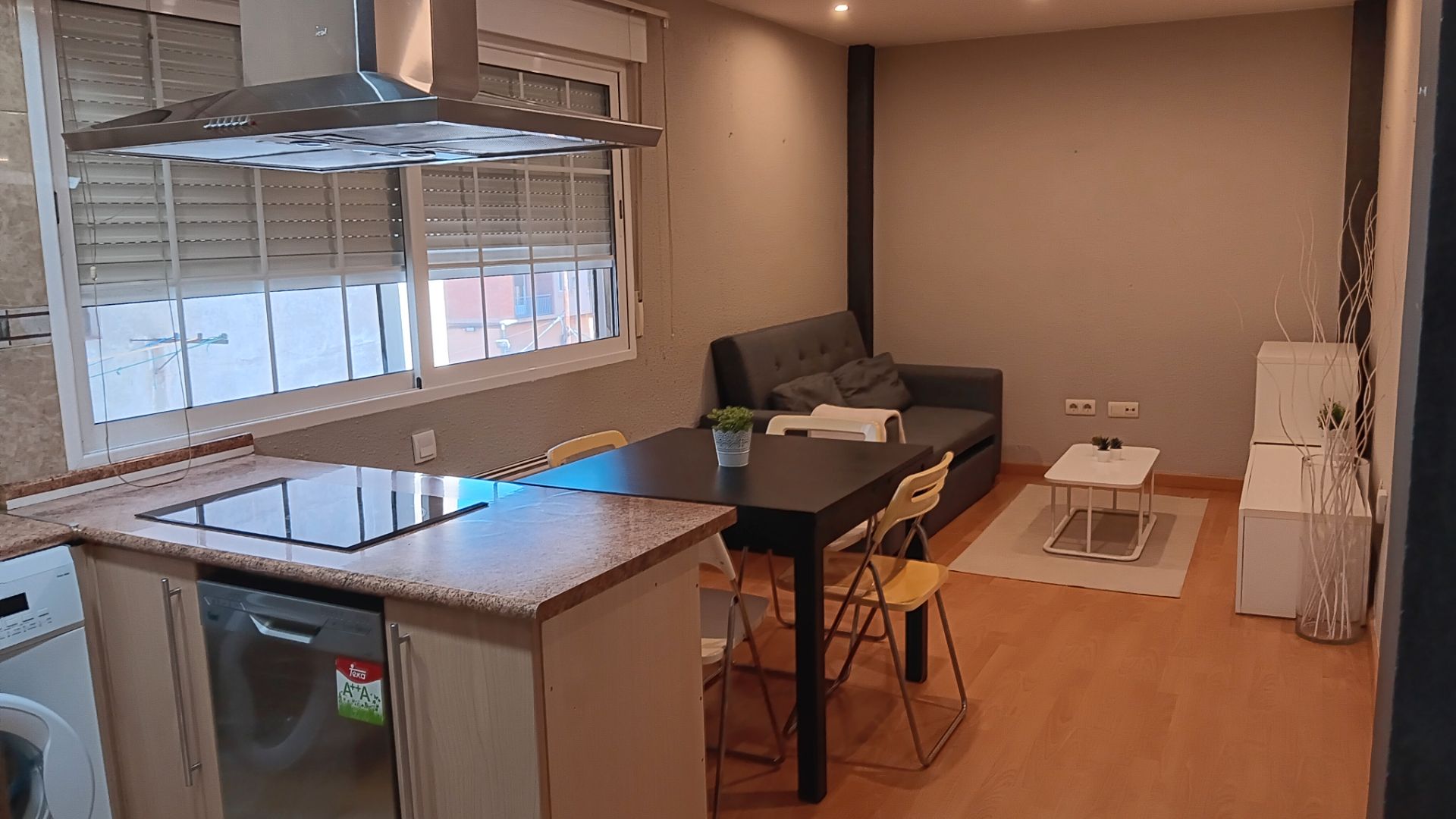 Living room of Flat to rent in  Zaragoza Capital  with Heating, Parquet flooring and Furnished