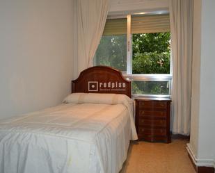 Bedroom of Flat for sale in  Madrid Capital  with Air Conditioner, Heating and Terrace