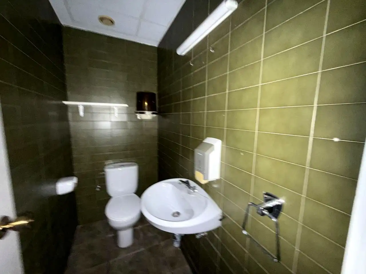 Bany de Local en venda en Barakaldo  amb Aire condicionat