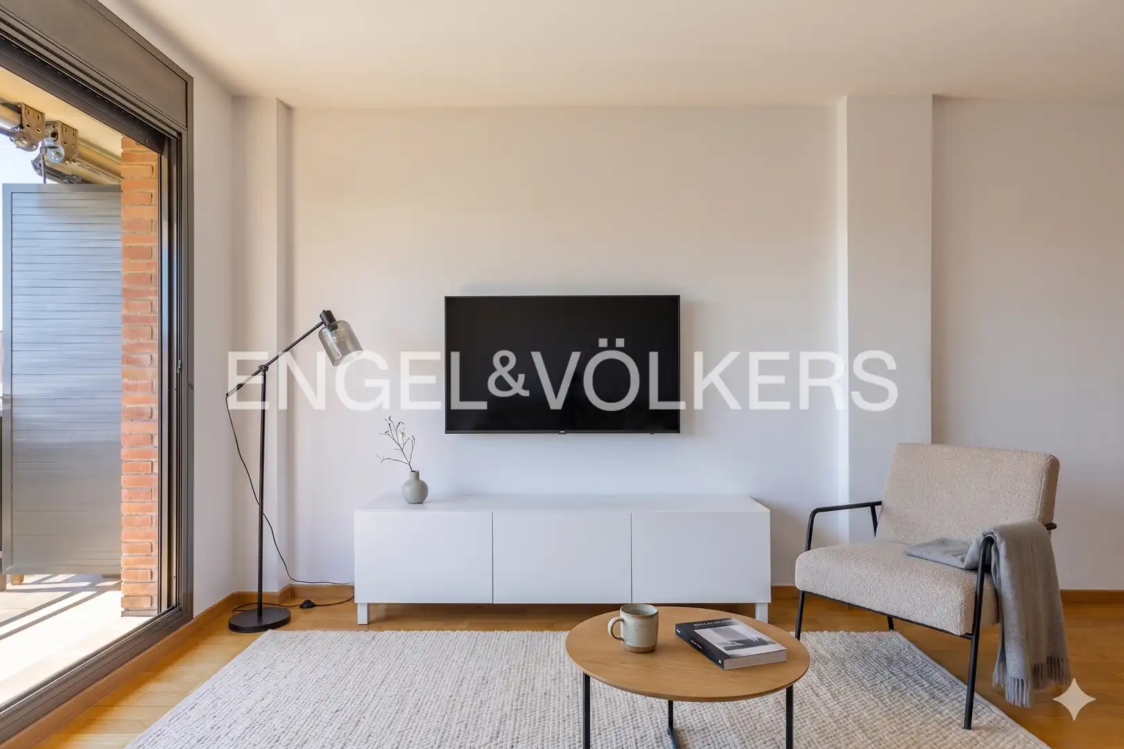 Living room of Flat for sale in Sant Cugat del Vallès  with Heating, Private garden and Parquet flooring