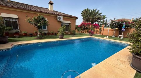 Foto 5 de Casa o chalet en venta en Entrenúcleos, Dos Hermanas