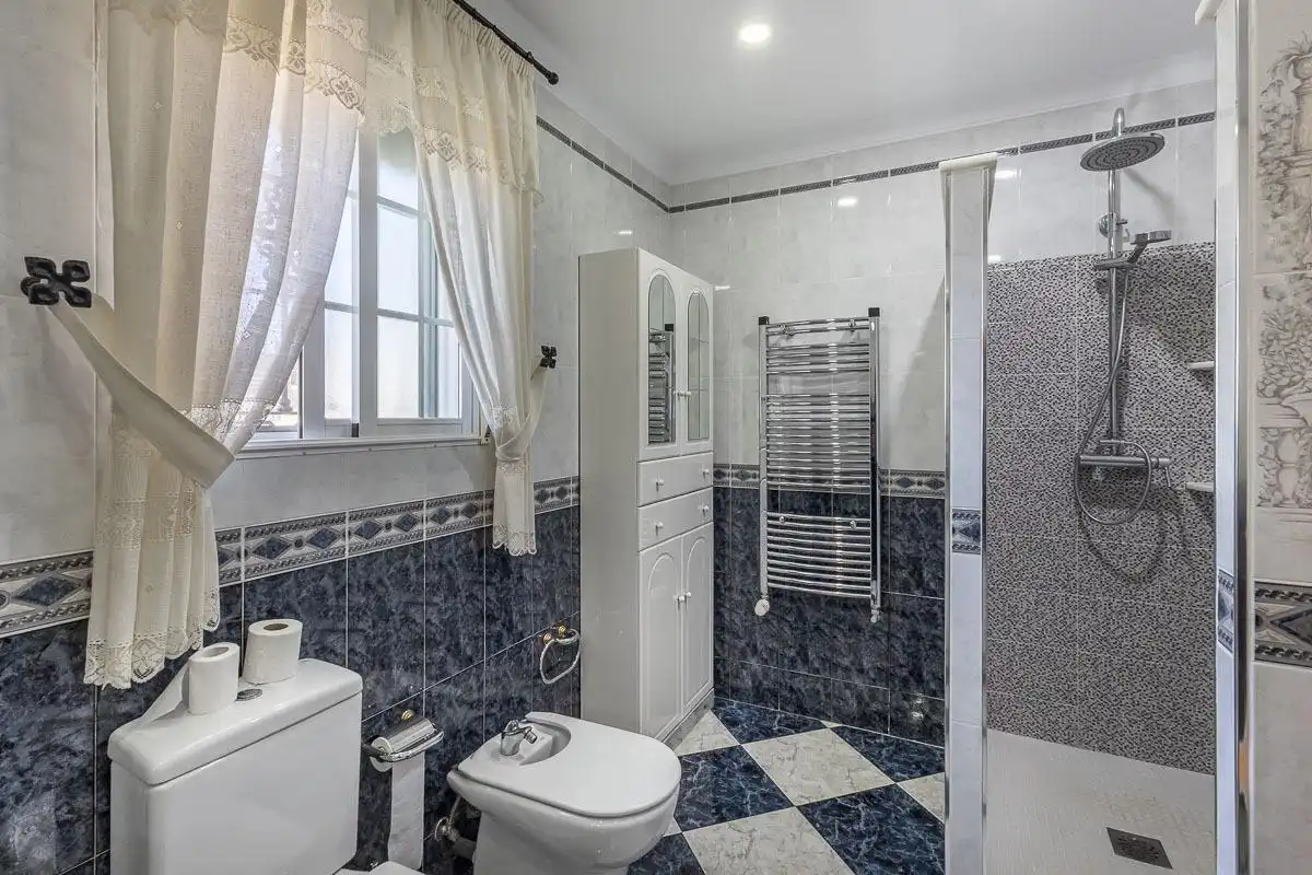 Baño de Casa o chalet en venta en Ítrabo con Calefacción, Jardín privado y Terraza