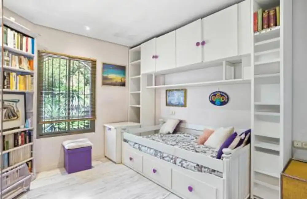 Habitación de Apartamento en venta en Marbella con Aire acondicionado, Terraza y Piscina