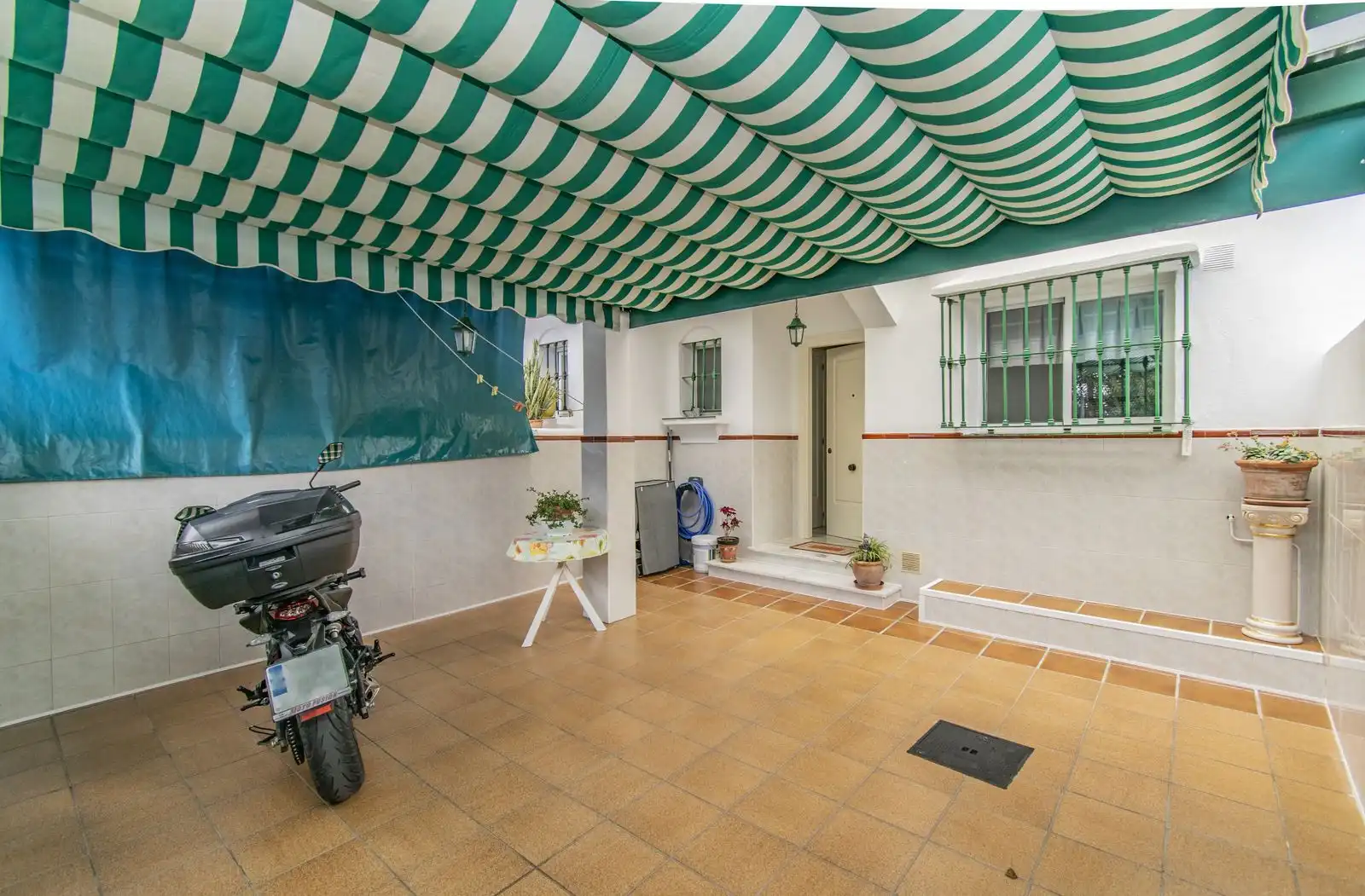 Vista exterior de Casa adosada en venta en Marbella con Aire acondicionado y Amueblado