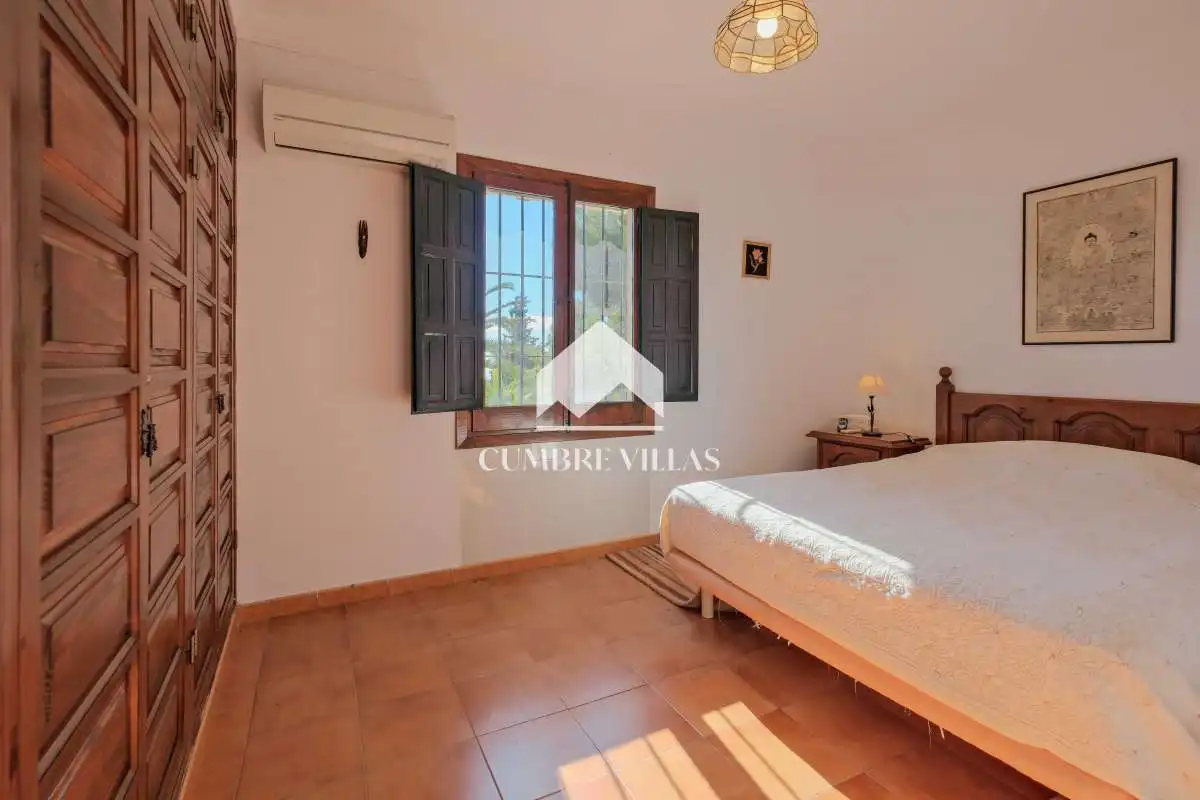 Dormitori de Casa o xalet en venda en Nerja amb Jardí privat i Terrassa