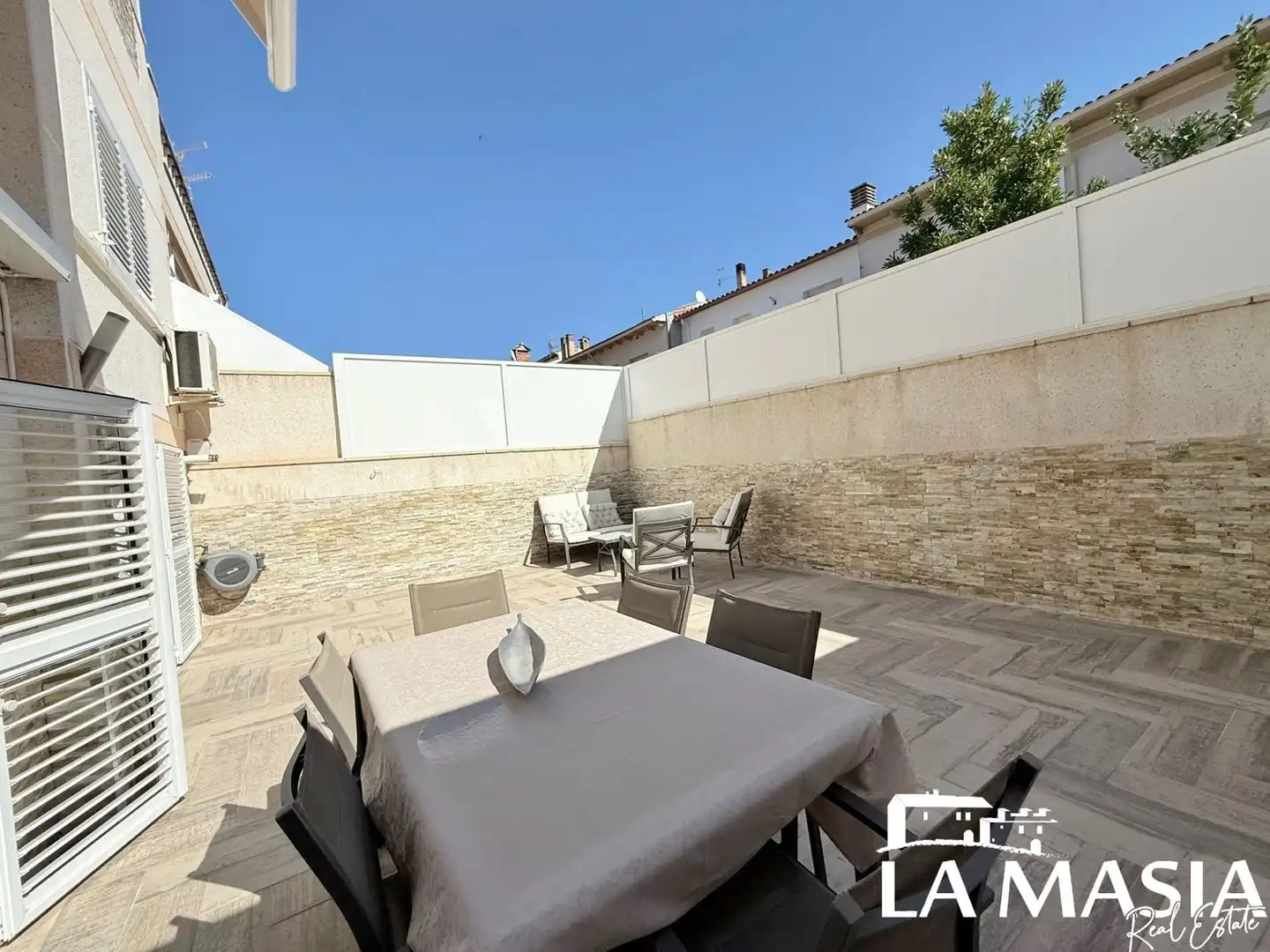 Terrassa de Casa adosada en venda en Canyelles amb Calefacció, Jardí privat i Traster