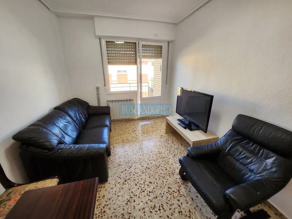 Sala d'estar de Pis de lloguer en  Logroño amb Calefacció, Terrassa i Moblat