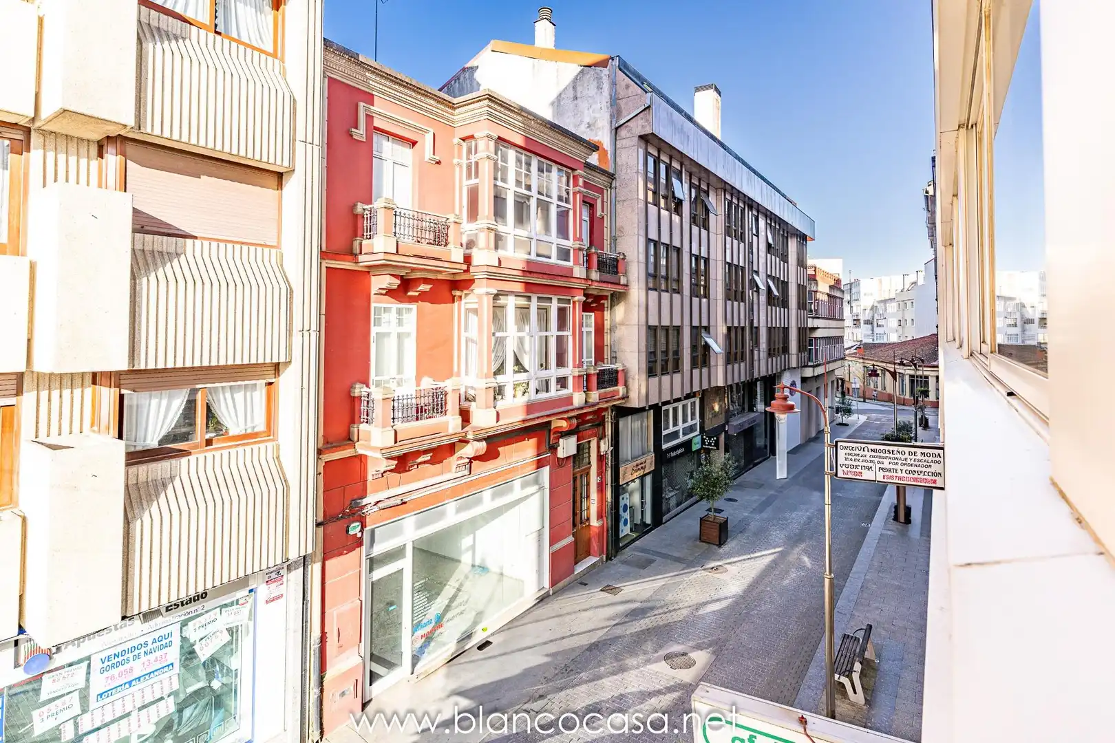Vista exterior de Oficina de lloguer en Carballo amb Calefacció i Moblat