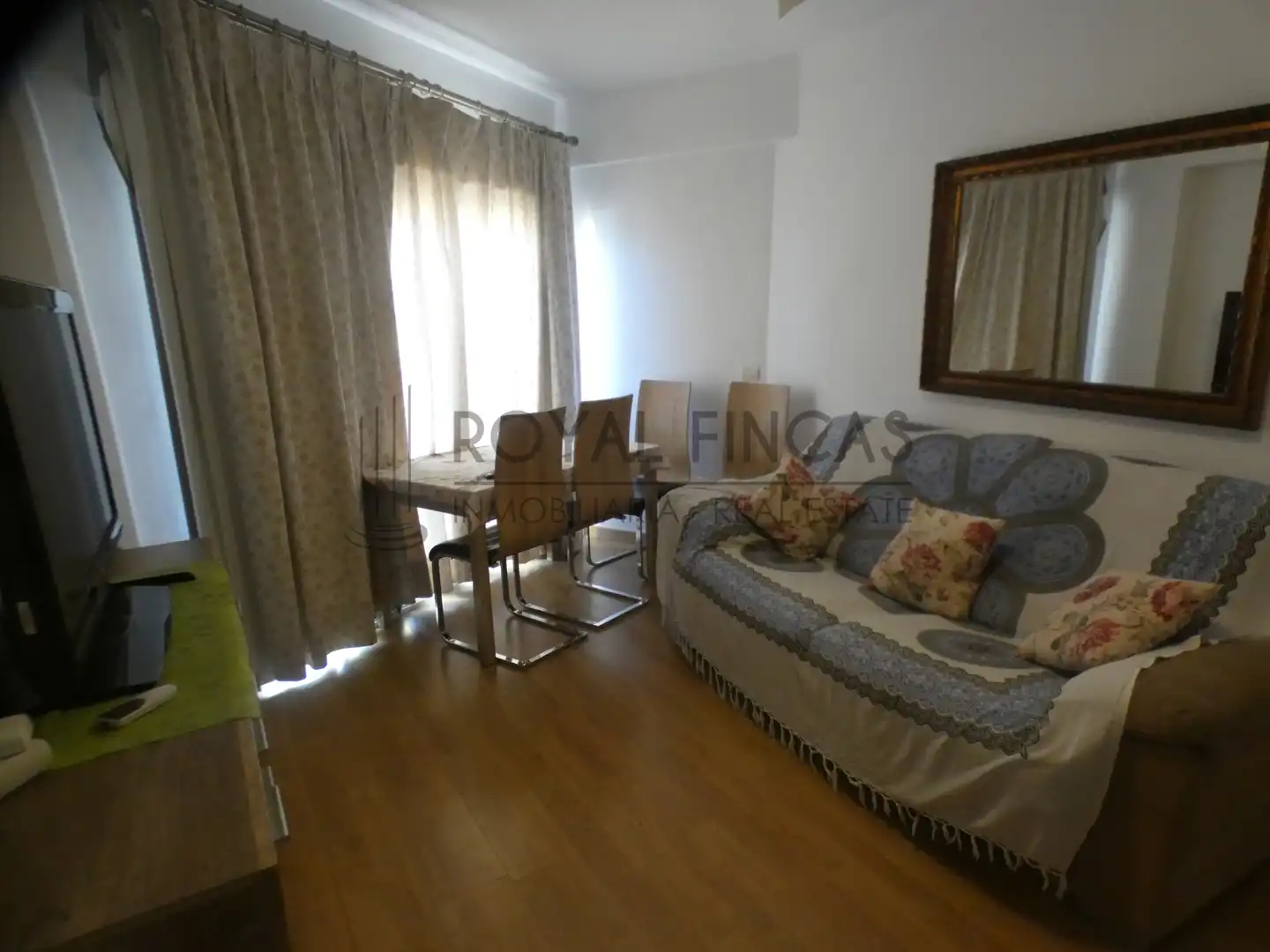 Living room of Flat for sale in Benalmádena  with Terrace and Furnished