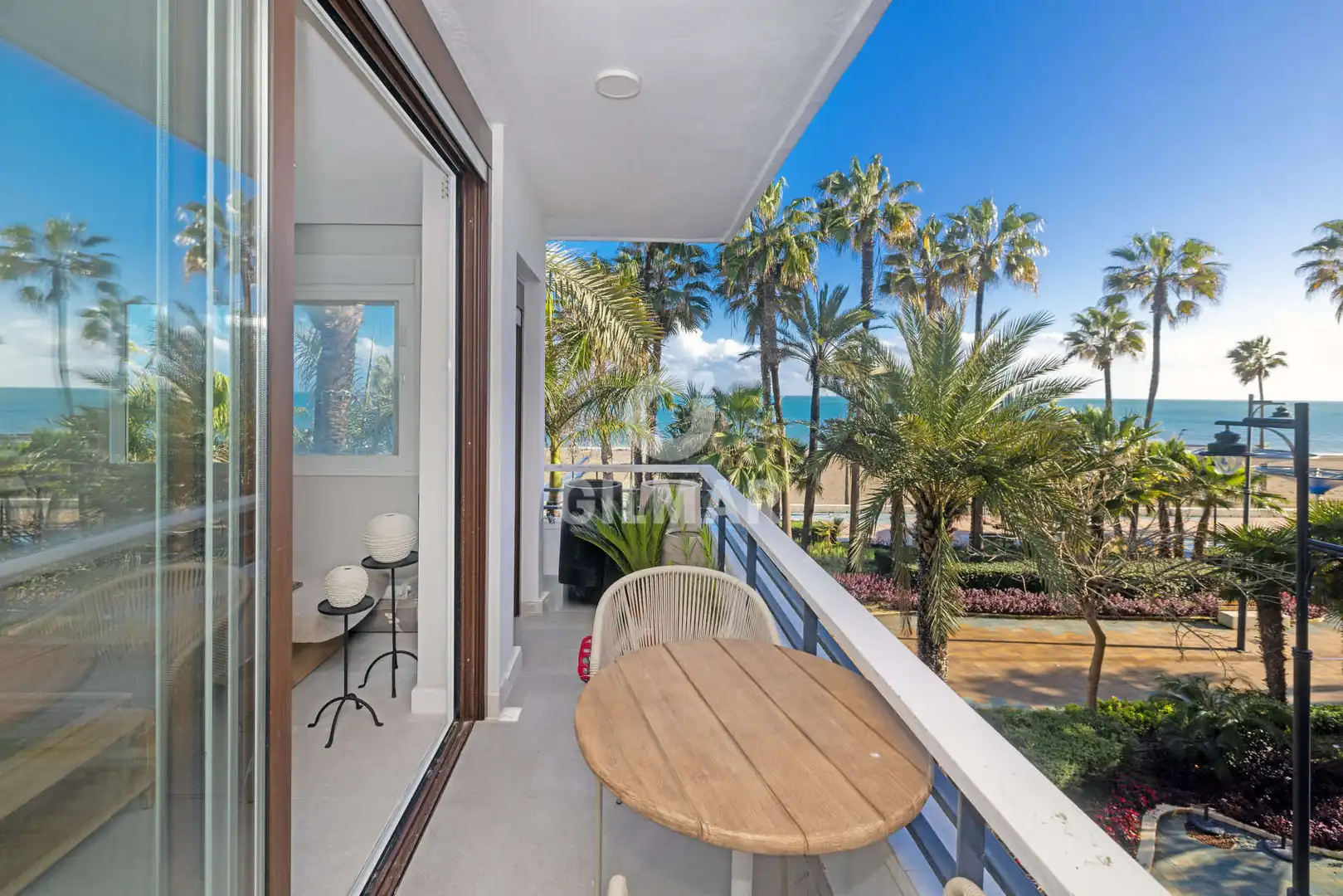 Vista exterior de Apartament en venda en Estepona amb Balcó