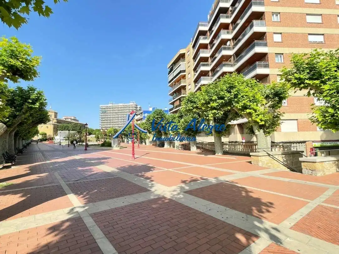Vista exterior de Piso en venta en Haro con Calefacción, Terraza y Trastero