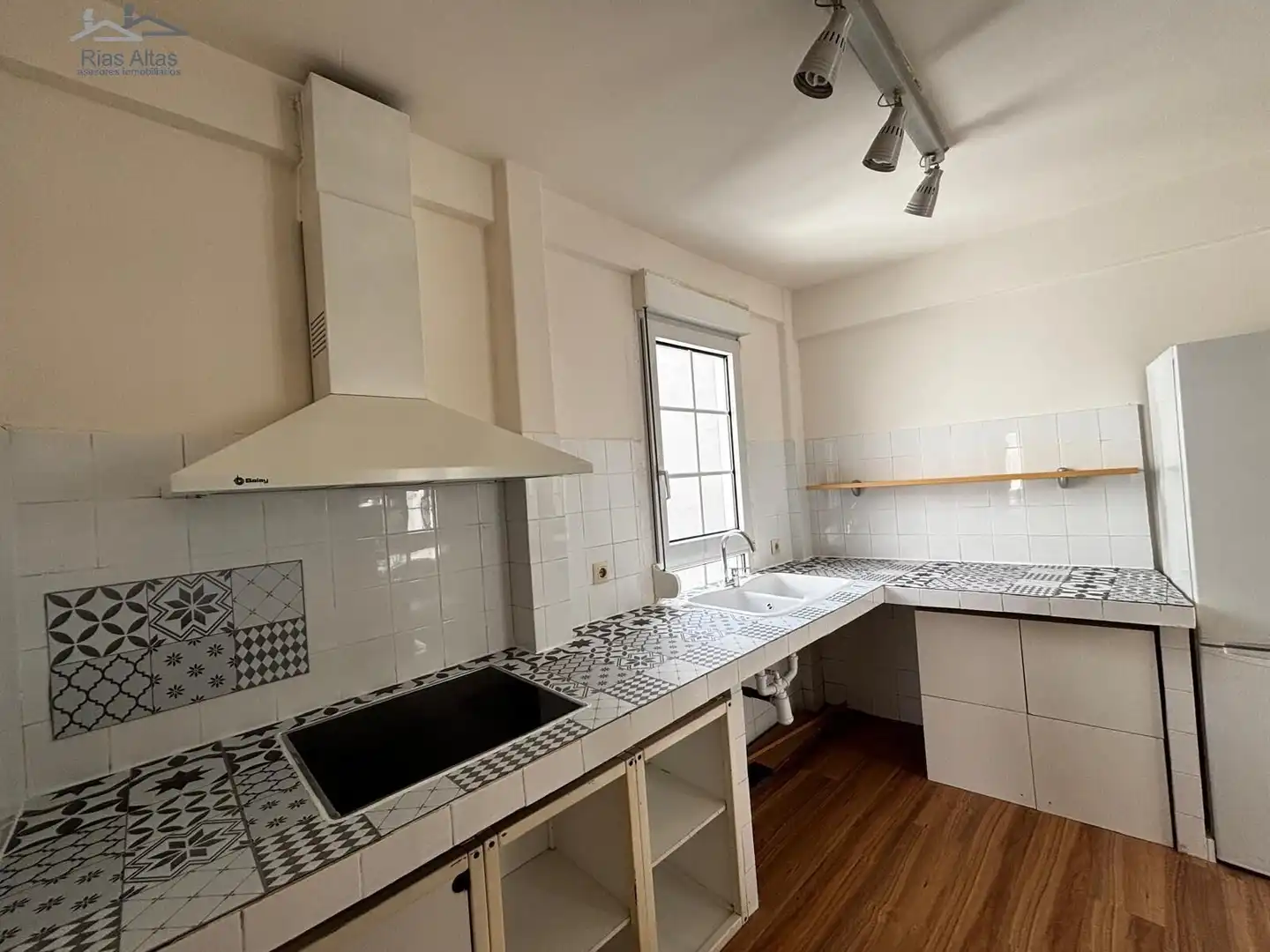 Cocina de Piso en venta en A Coruña Capital  con Calefacción y Balcón