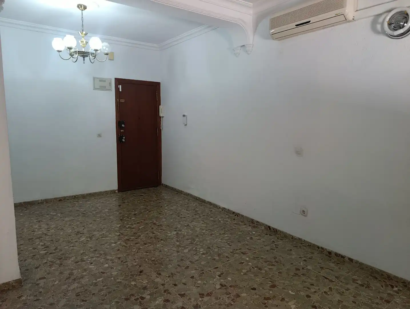 Flat for sale in Dos Hermanas  with Air Conditioner
