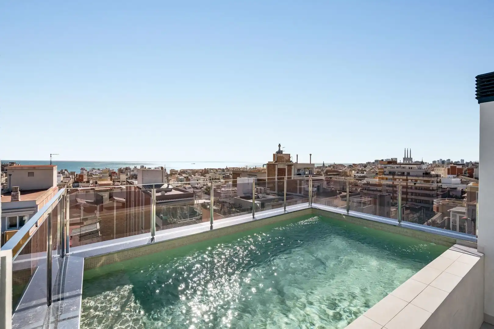 Schwimmbecken von Wohnung zum Verkauf in Badalona mit Klimaanlage, Parkett und Abstellraum