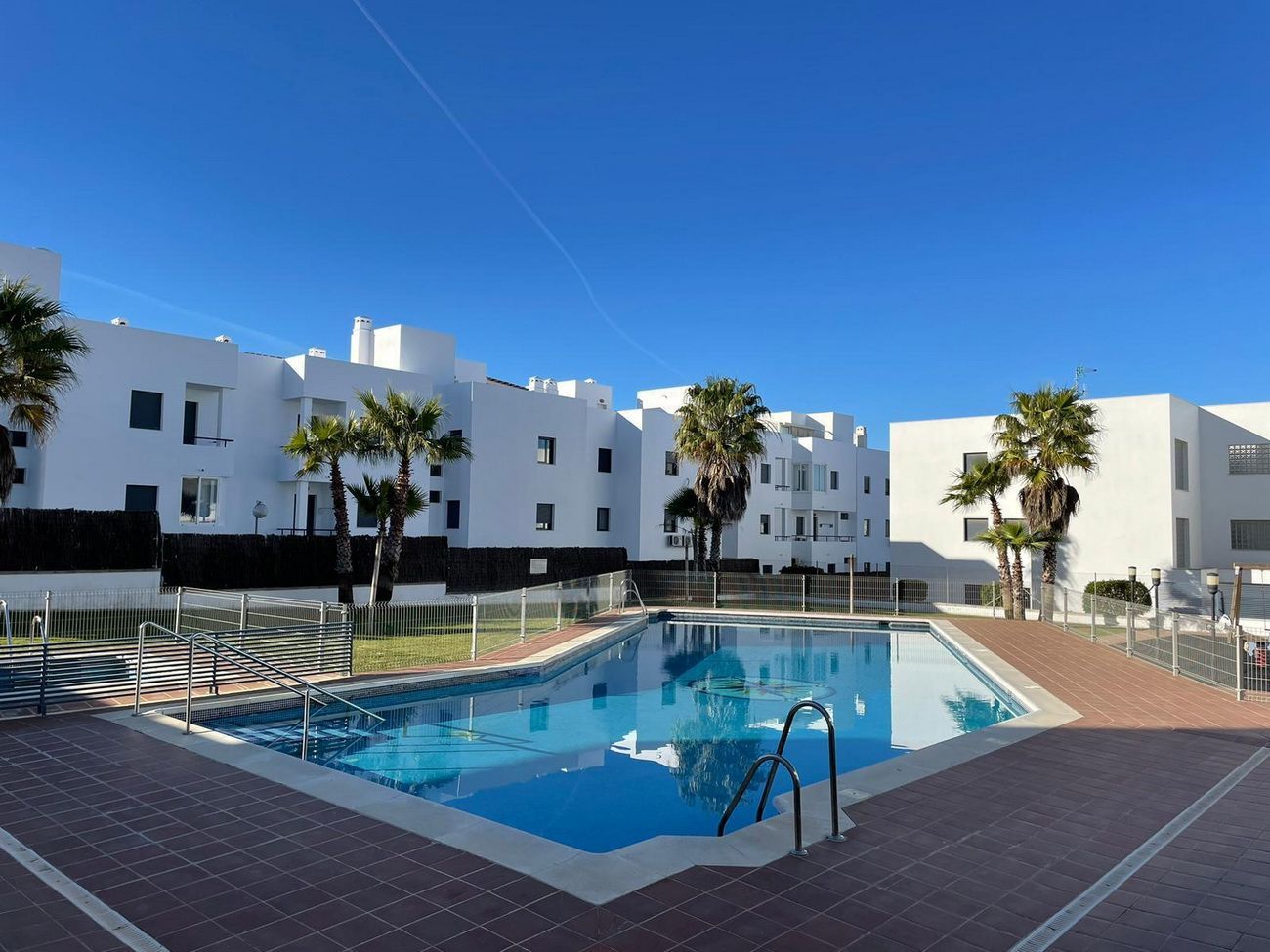 Swimming pool of Apartment to rent in Conil de la Frontera  with Air Conditioner, Heating and Terrace