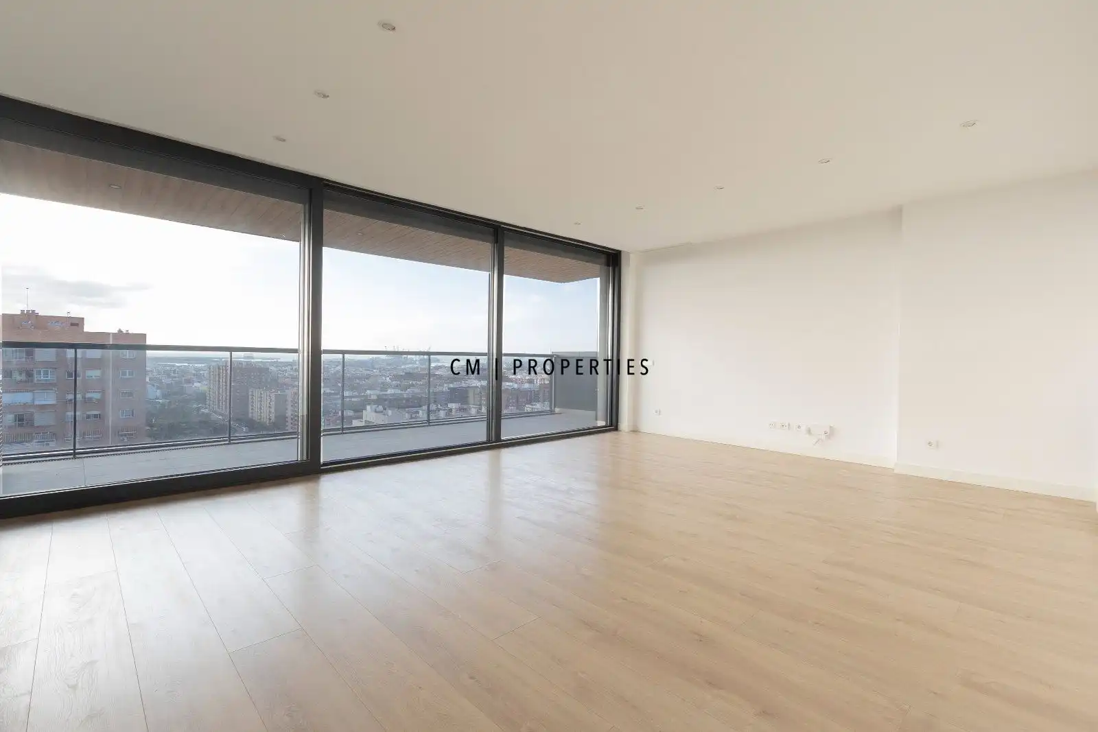 Außenansicht von Wohnung zur Miete in Valencia mit Klimaanlage, Heizung und Terrasse