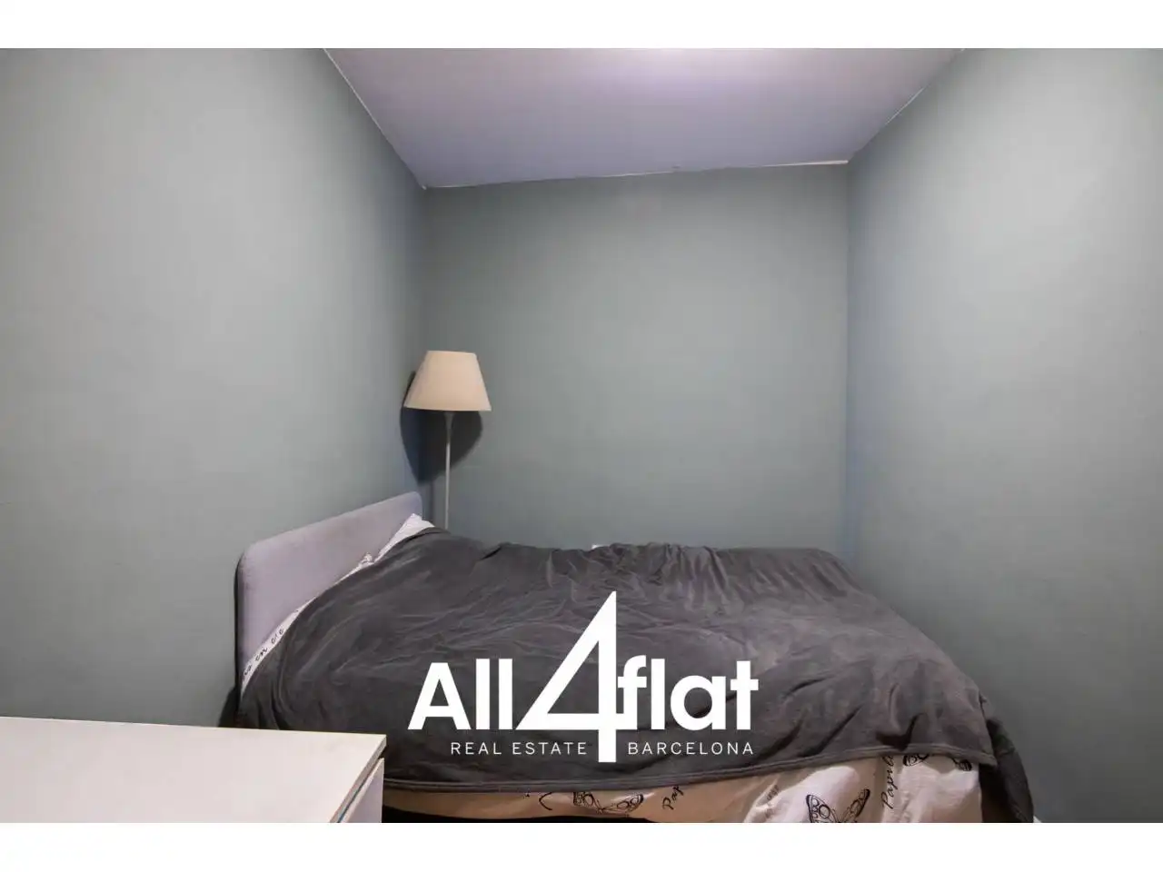 Bedroom of Apartments for sale in Barcelona  with Heating, Furnished and Balcony