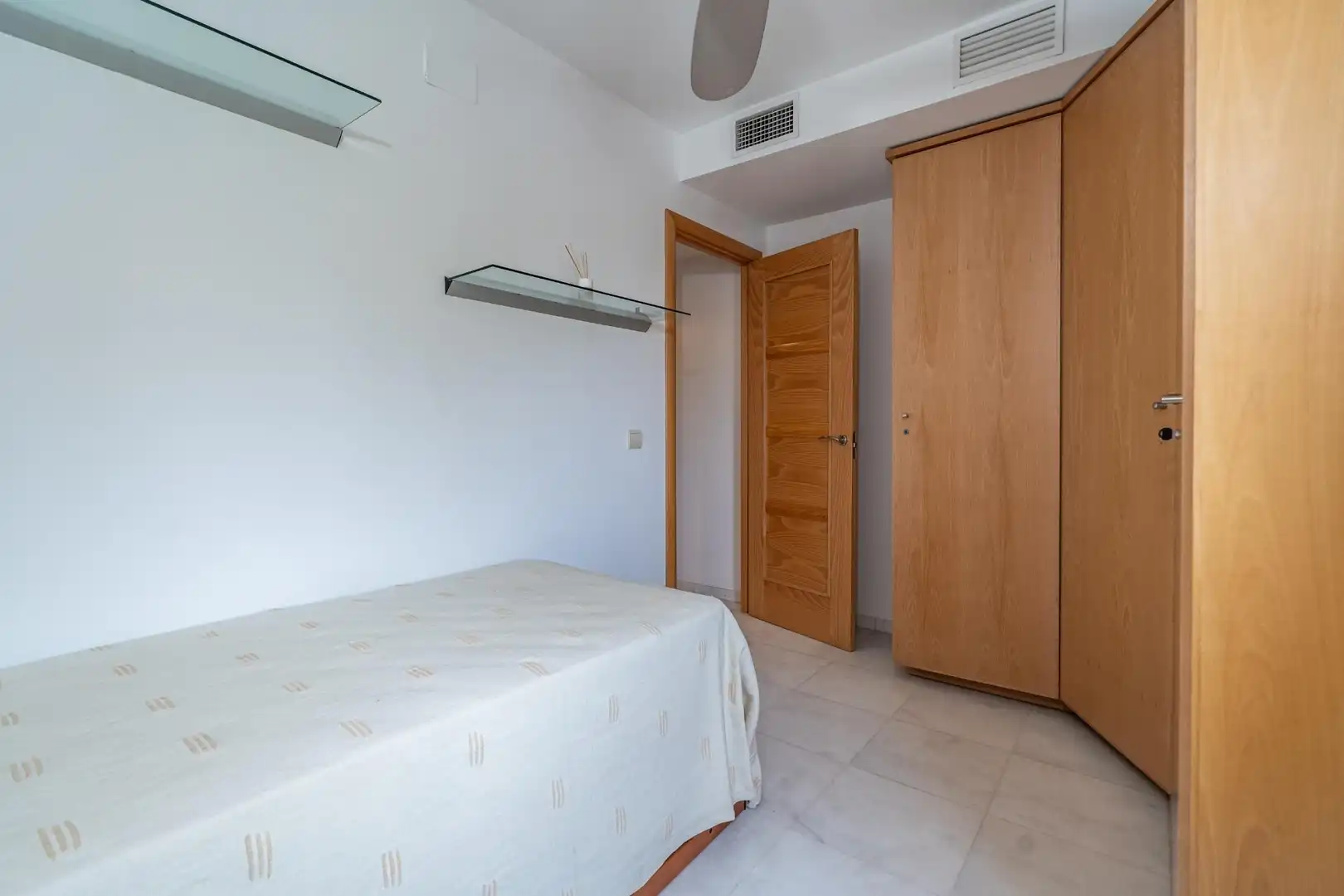 Bedroom of Flat for rent in Sevilla  with Air Conditioner, Heating and Furnished
