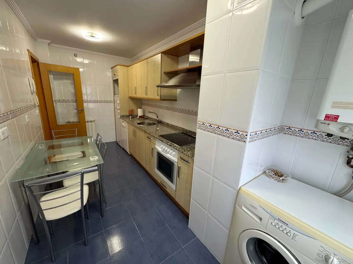 Cocina de Piso en venta en Ribadesella con Calefacción, Parquet y Trastero