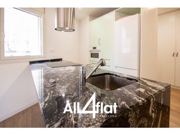 Appartamento con balcone in vendita a Calle Creu Coberta