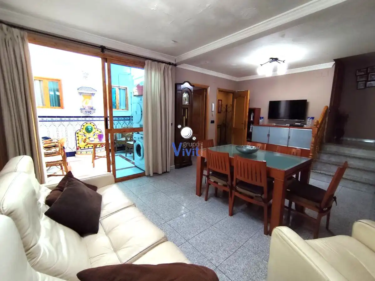 Living room of Houses for sale in Sevilla  with Terrace and Balcony