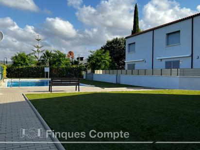 Swimming pool of Single-family semi-detached for sale in Roda de Berà  with Air Conditioner, Heating and Private garden