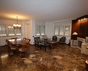 Sala d'estar de Casa o xalet de lloguer en Cerdanyola del Vallès amb Aire condicionat, Calefacció i Jardí privat