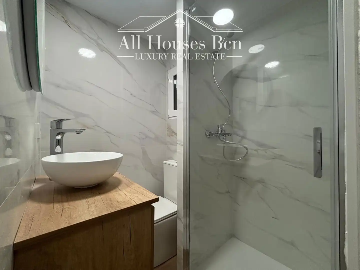 Baño de Piso en venta en L'Hospitalet de Llobregat con Aire acondicionado, Calefacción y Parquet