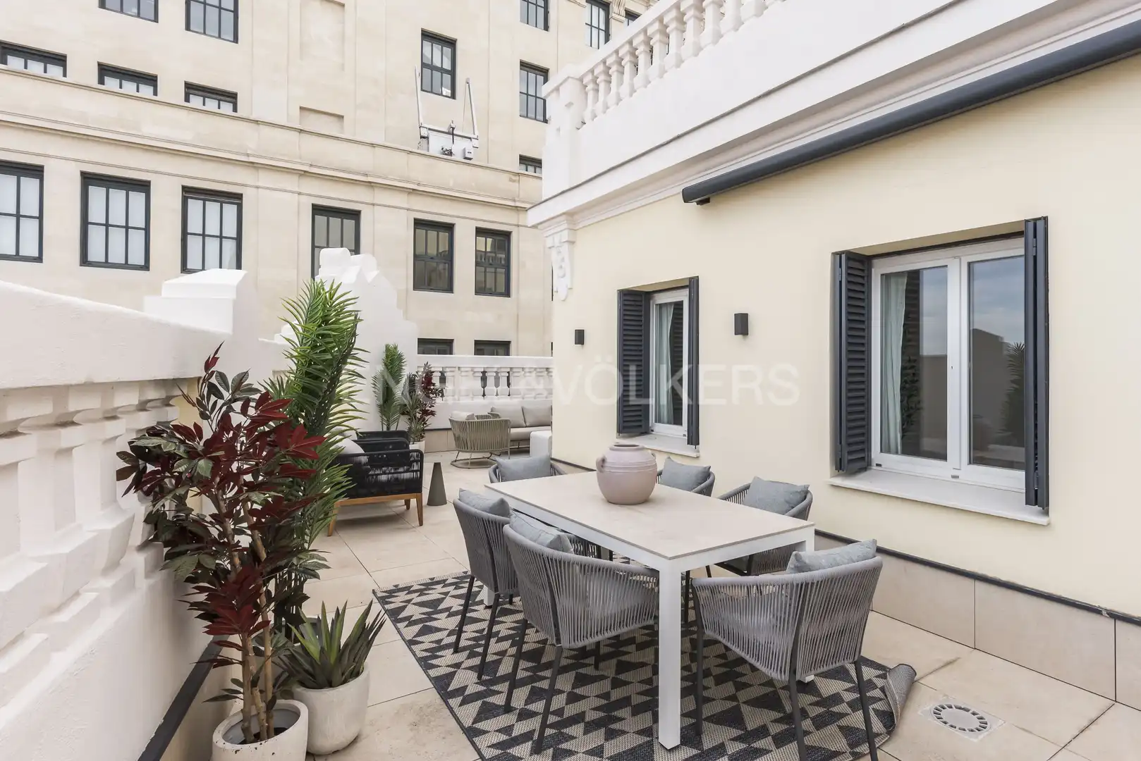Penthouse with lift to rent in Calle de Valverde