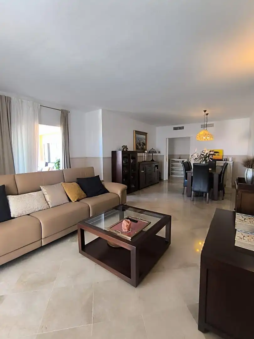 Apartament amb piscina en venda a Calahonda, imagen 4