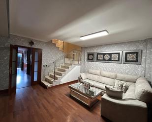 Sala d'estar de Casa adosada en venda en Alcalá de Guadaira amb Jardí privat, Terrassa i Traster