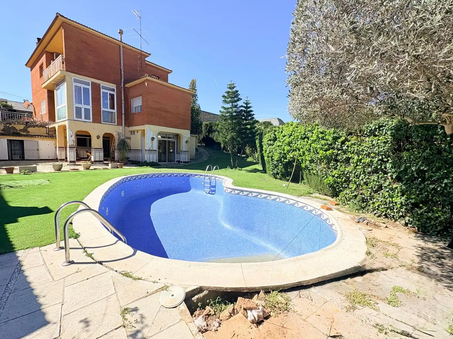 Piscina de Casa o chalet en venta en Pallejà con Aire acondicionado, Calefacción y Jardín privado