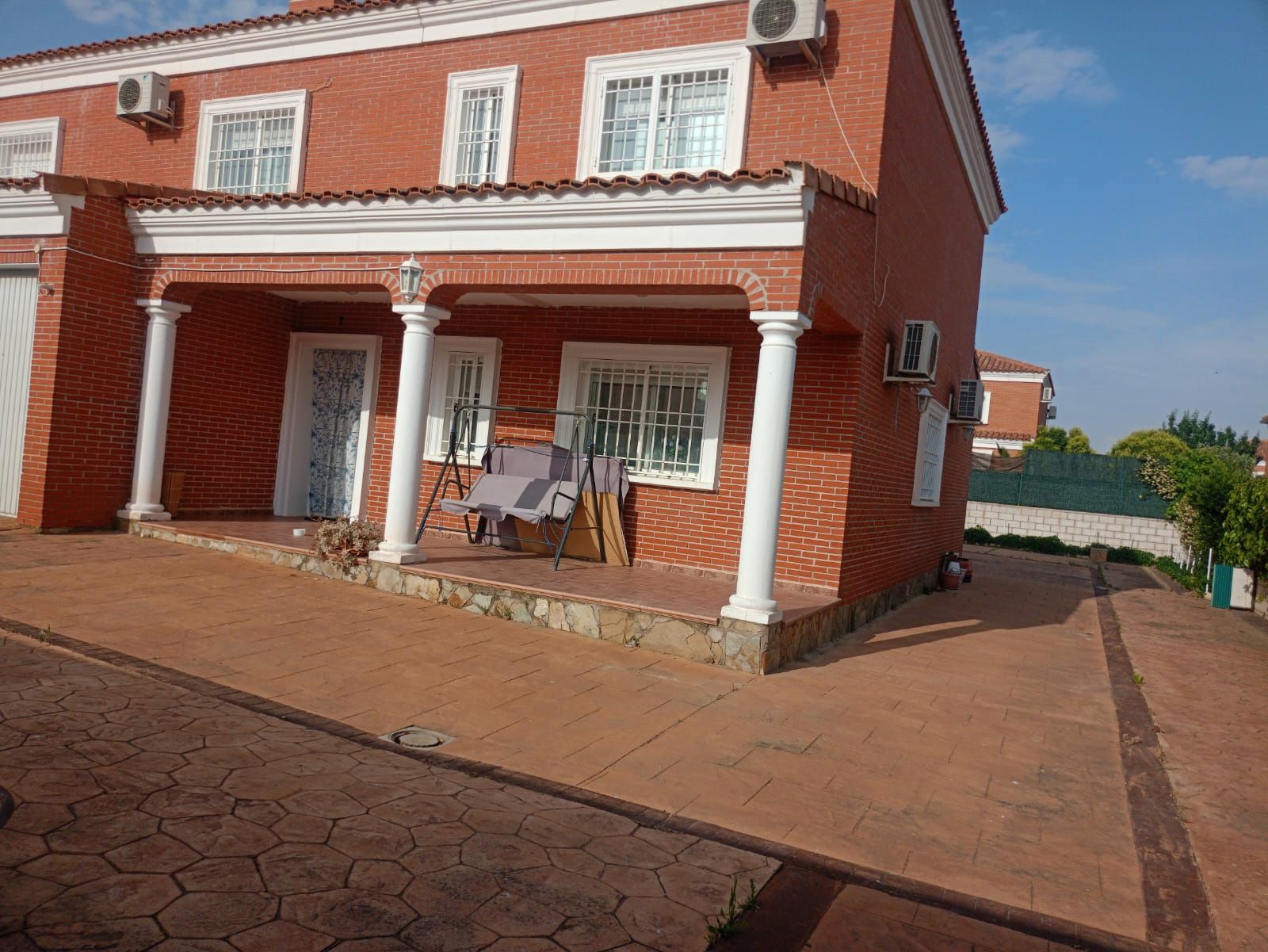 Exterior view of House or chalet for sale in Barcience  with Air Conditioner, Heating and Private garden
