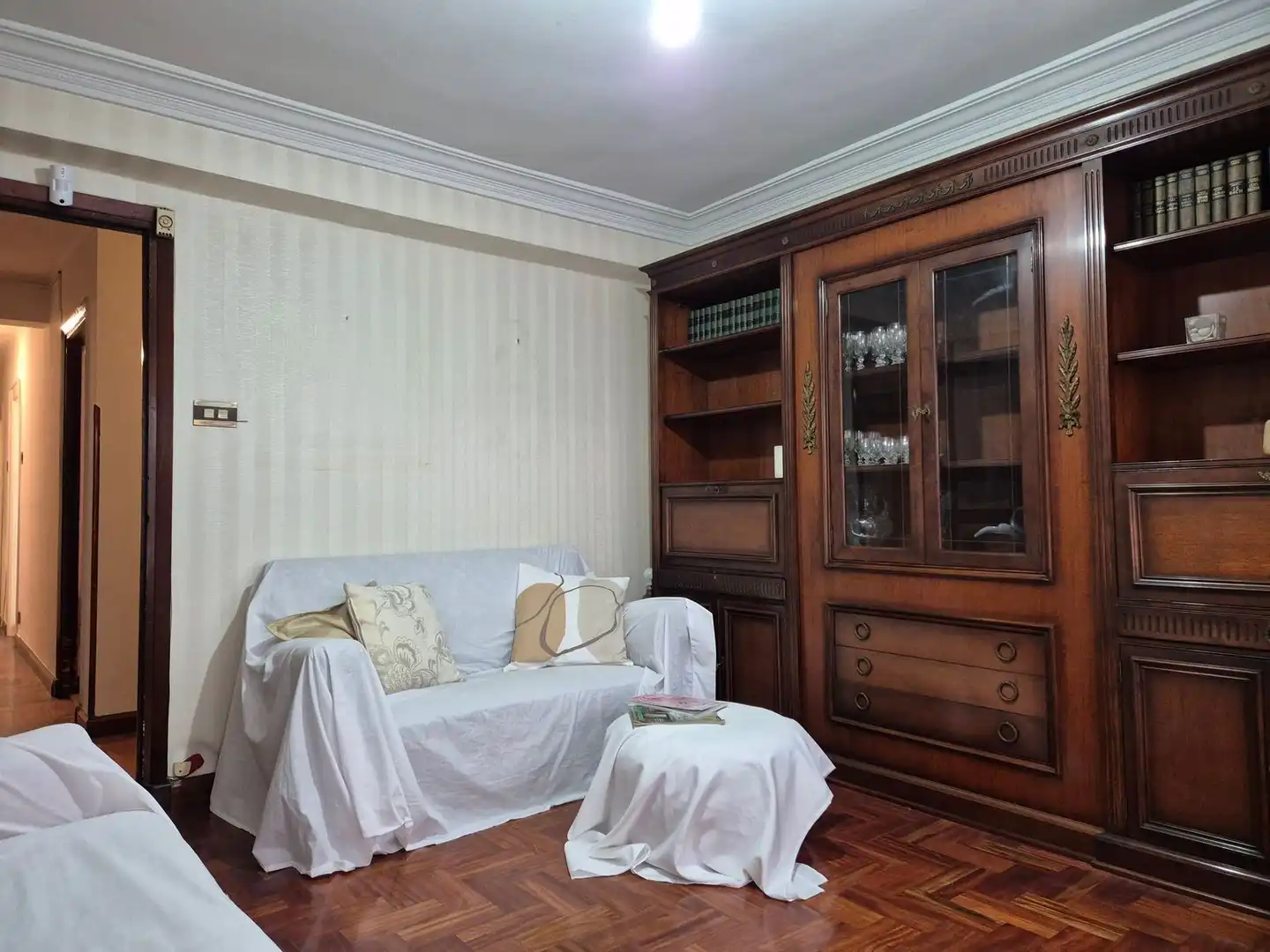 Sala d'estar de Pis en venda en Gijón  amb Calefacció i Piscina