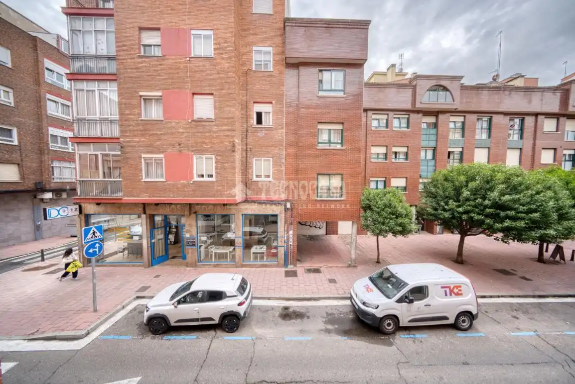 Vista exterior de Pis en venda en Valladolid amb Calefacció i Parquet