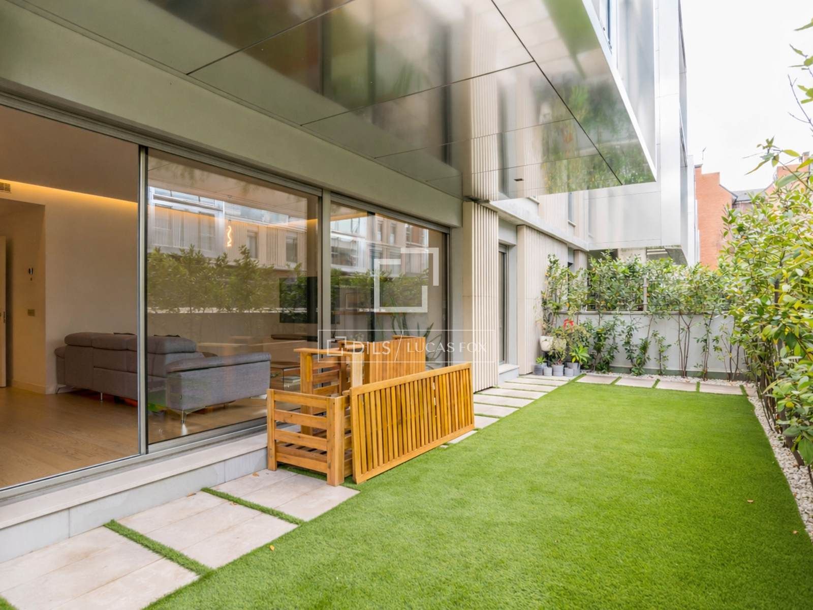 Terrace of Flat for sale in  Madrid Capital  with Air Conditioner, Heating and Private garden