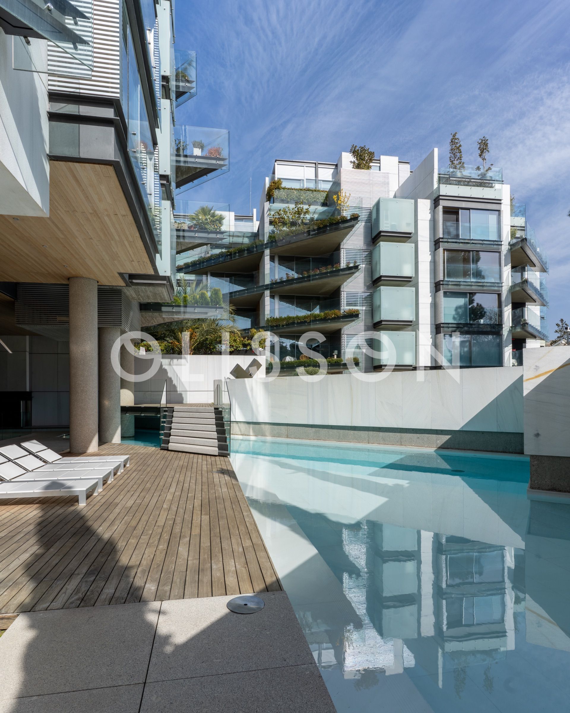 Schwimmbecken von Maisonette zum Verkauf in  Madrid Capital mit Klimaanlage, Heizung und Privatgarten