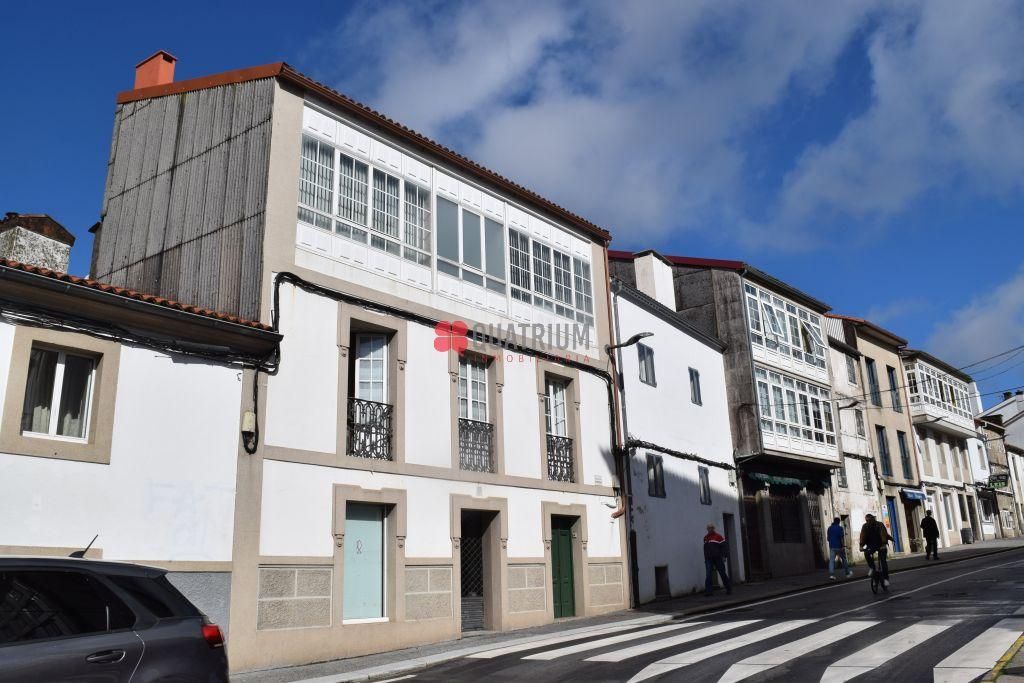 Vista exterior de Casa o xalet en venda en Santiago de Compostela  amb Calefacció, Traster i Balcó