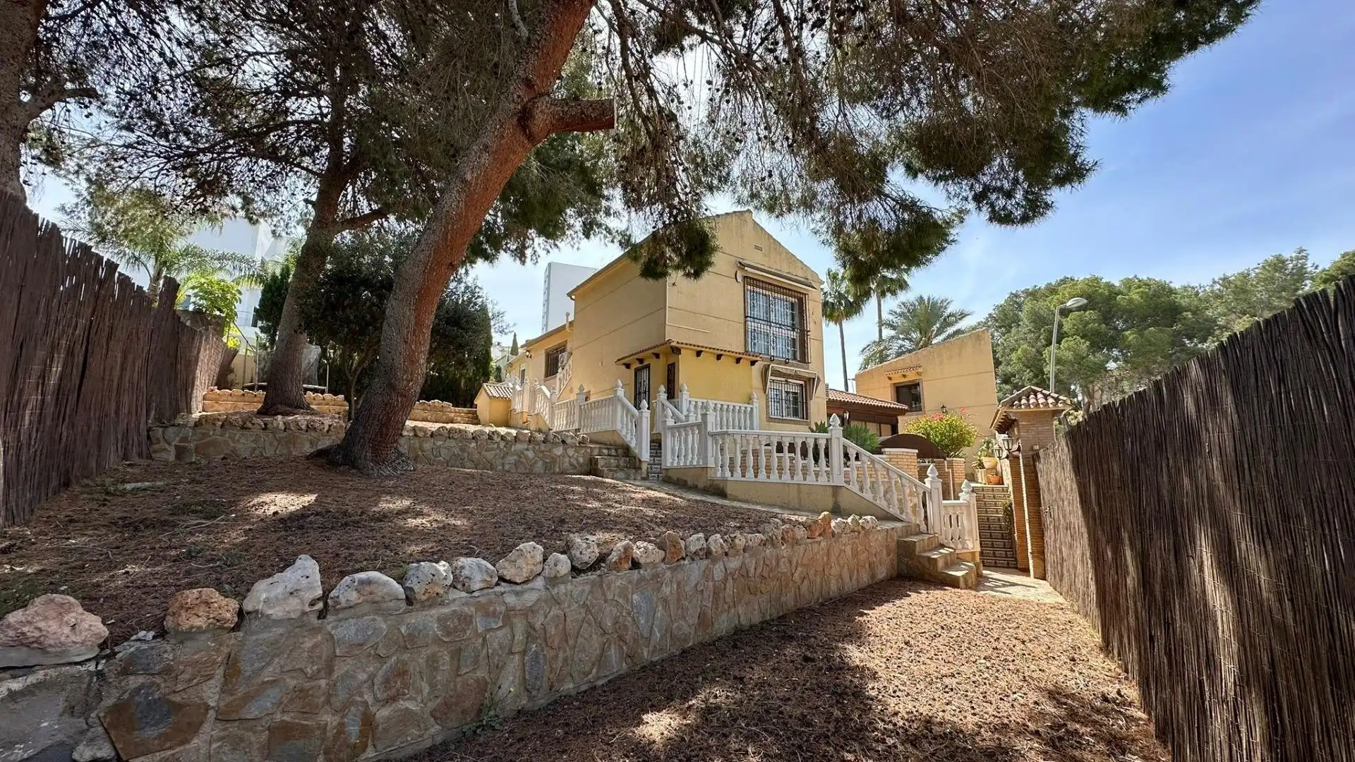 Vista exterior de Casa o chalet en venta en Torrevieja con Calefacción, Jardín privado y Piscina