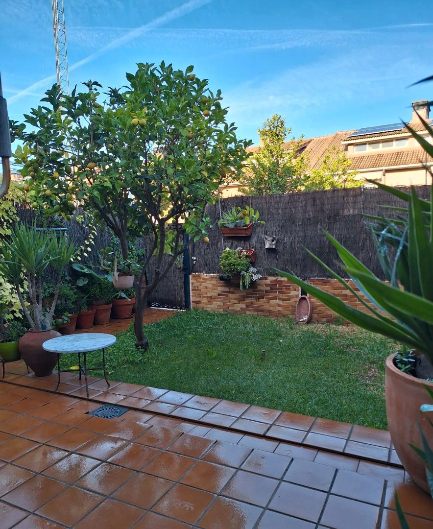 Garden of Single-family semi-detached for sale in Badajoz Capital  with Air Conditioner, Heating and Private garden