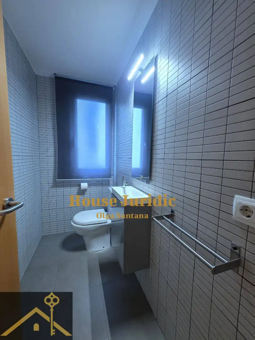 Baño de Piso en venta en Mataró con Aire acondicionado, Calefacción y Horno