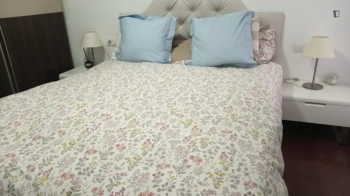 Dormitori de Apartament per a compartir en Barcelona amb Moblat, Forn i Rentadora